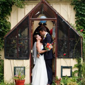 Weddings at Settlers Inn married in the garden
